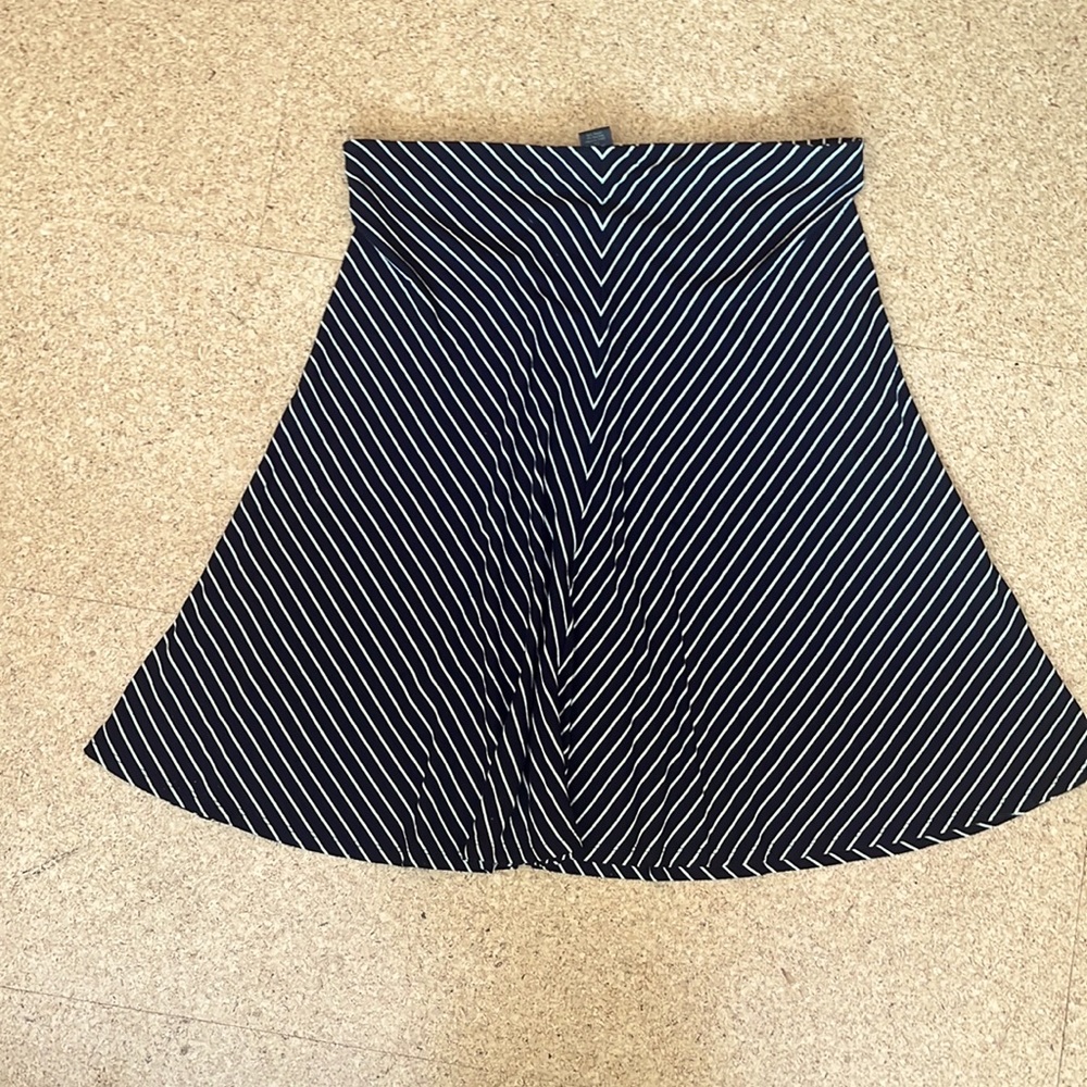 Ann Taylor elastic waist swingy skirt size M